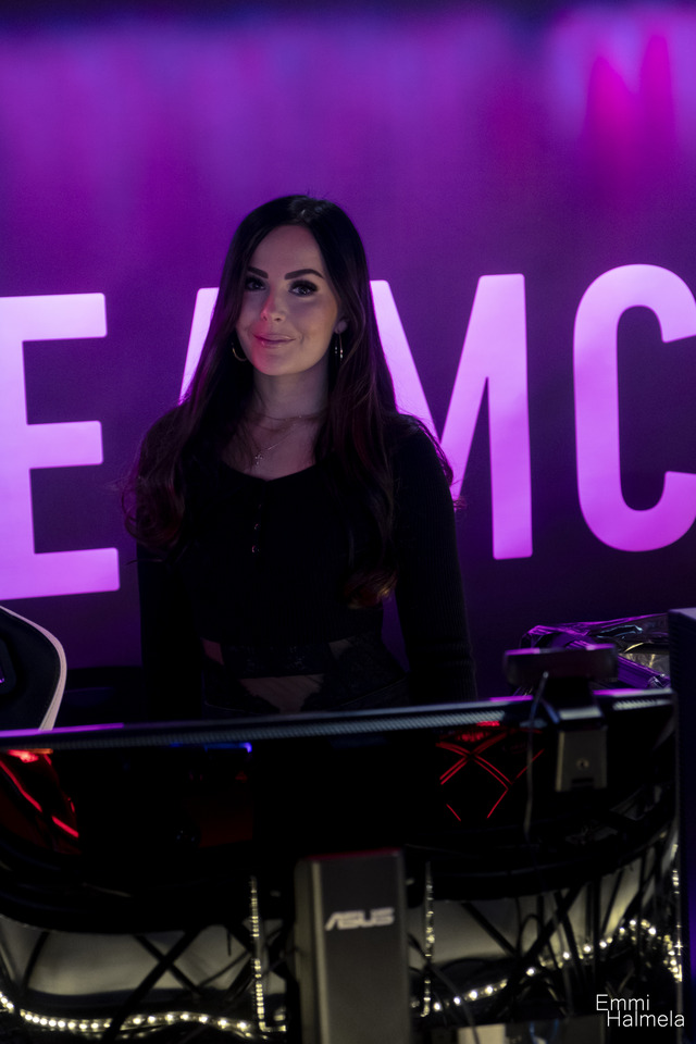 ASM-WINTER19-EmmiHalmela-DSCF1605.jpg by Perjantai